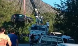Eskişehir Seyitgazi'de bir otomobil uçuruma yuvarlandı