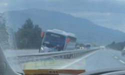 İnegöl-Bozüyük yolunda kaza, otobüs refüje çıktı