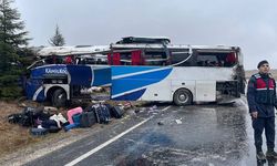 Eskişehir'de yolcu otobüsü devrildi: Ölü ve yaralılar var