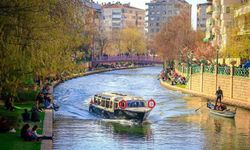 Eskişehir Türkiye'nin Venedik'i, Porsuk Çayı'nda gondol ve bot seferleri başladı