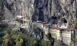 Binlerce yıllık tarih ve muazzam mimarı Sümela Manastırı ve Trabzon Ayasofya Camii yeniden ziyarete açıldı