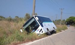 Bandırma-Erdek yolunda yolcu midibüsü şarampole devrildi: 1 yaralı