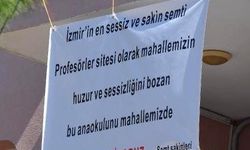 Evinin karşısında anaokulundaki çocuk sesine sinirlenen vatandaş “Anaokulunu istemiyoruz” pankartı astı