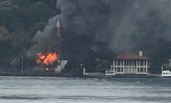 İstanbul'daki tarihi camide yangın!