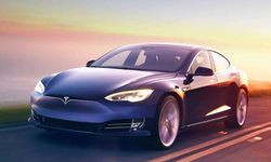 Seyir halindeki Tesla Model S'in cam tavanı uçtu