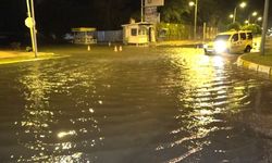 Antalya’da yoğun yağış nedeniyle birçok iş yerini su bastı