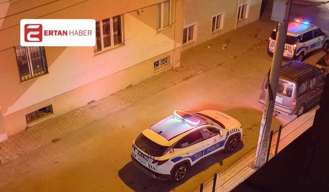 Eskişehir'de polis, KYK yurdu önünde kimlik kontrolü yaptı