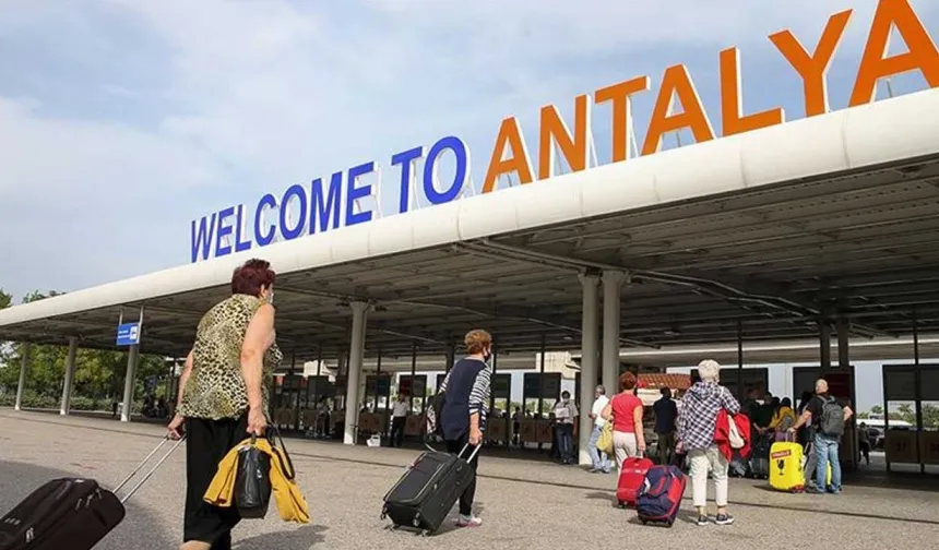 Antalya Havalimanı'nın engelli tuvaletinde yeni doğmuş bebek bulundu.