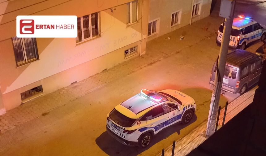 Eskişehir'de Polis, KYK yurdu önünde kimlik kontrolü yaptı