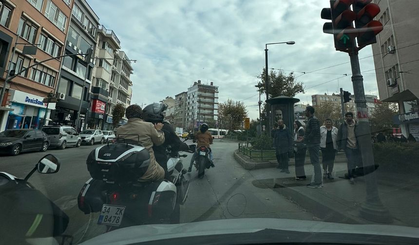 Eskişehir’de motosiklet sürücülerinin saygısızlığı