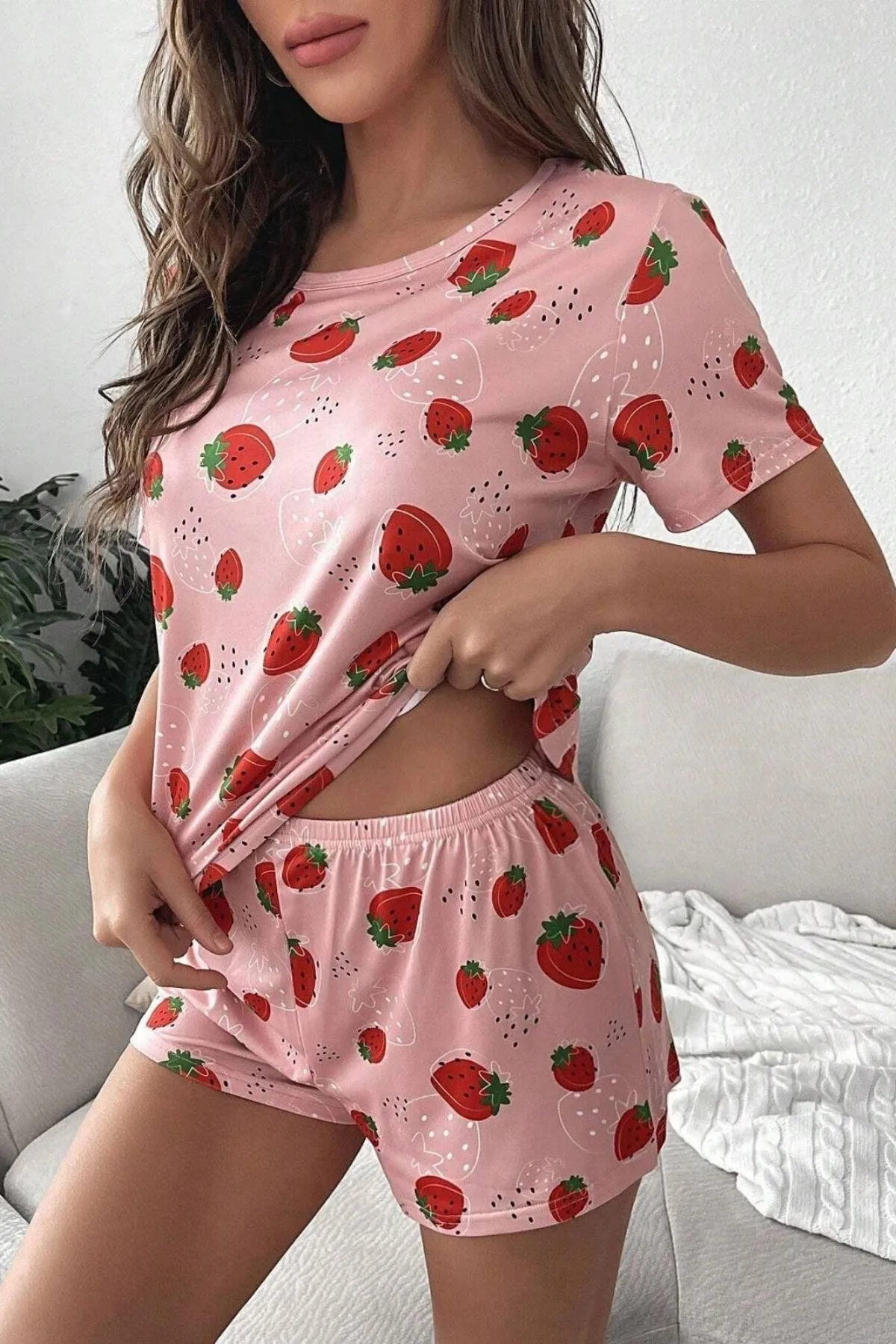 Pembe Çilek Baskılı Şortlu Pijama Takımı